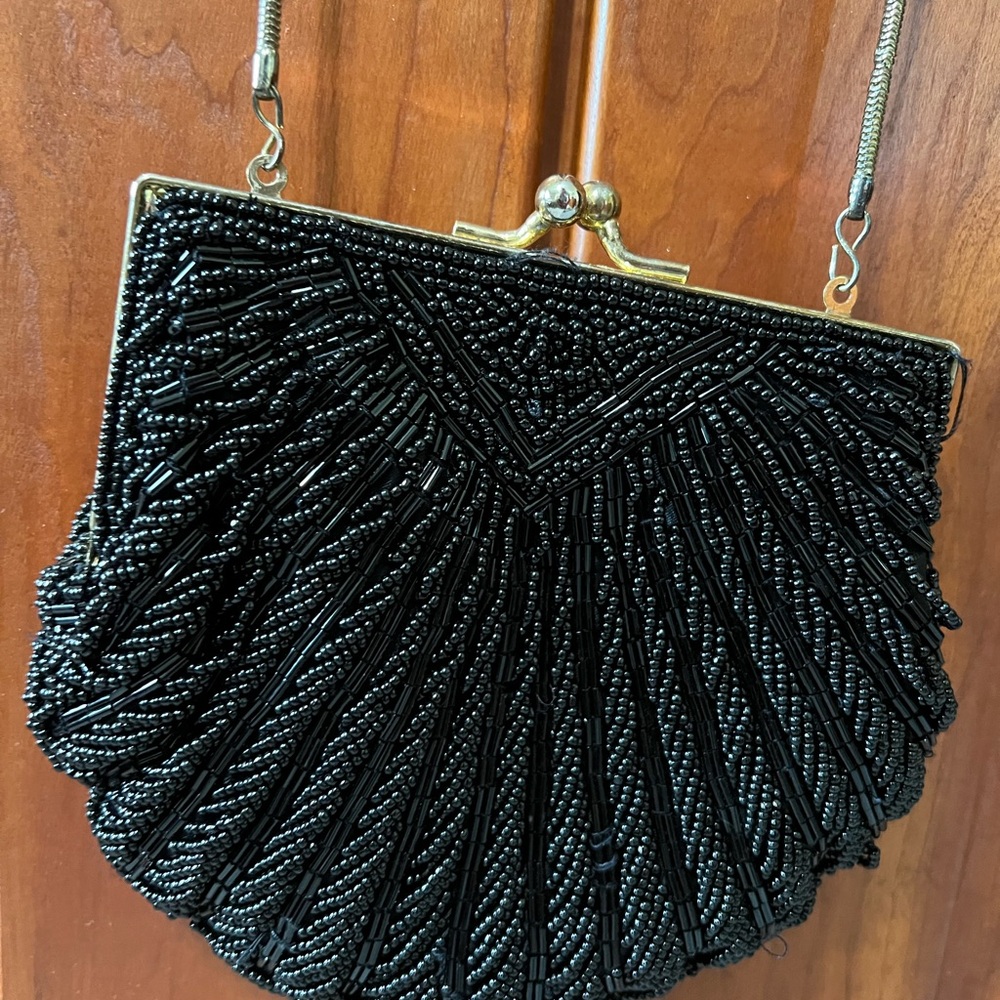 Vintage Clam Shell Beaded Bag.  Black in color.